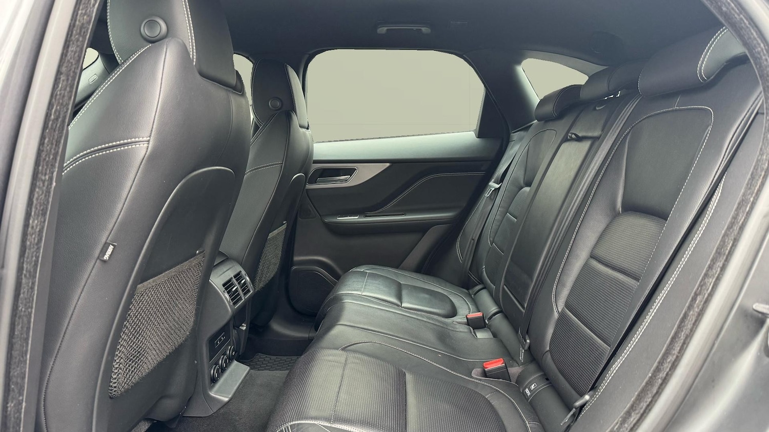 Used Jaguar F-Pace 2017 for sale - 76290454: Photo 4