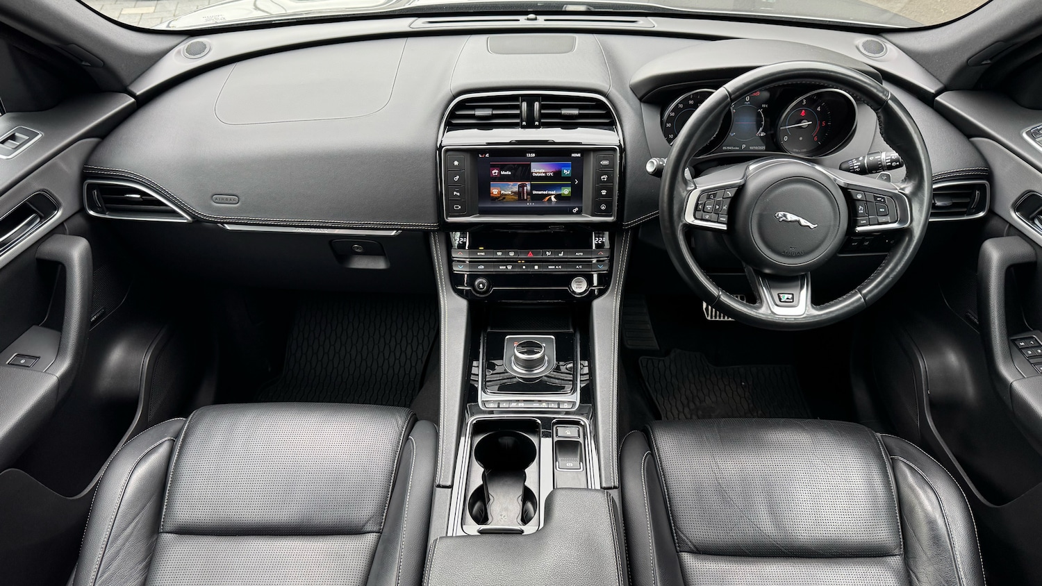 Used Jaguar F-Pace 2017 for sale - 76290454: Photo 9