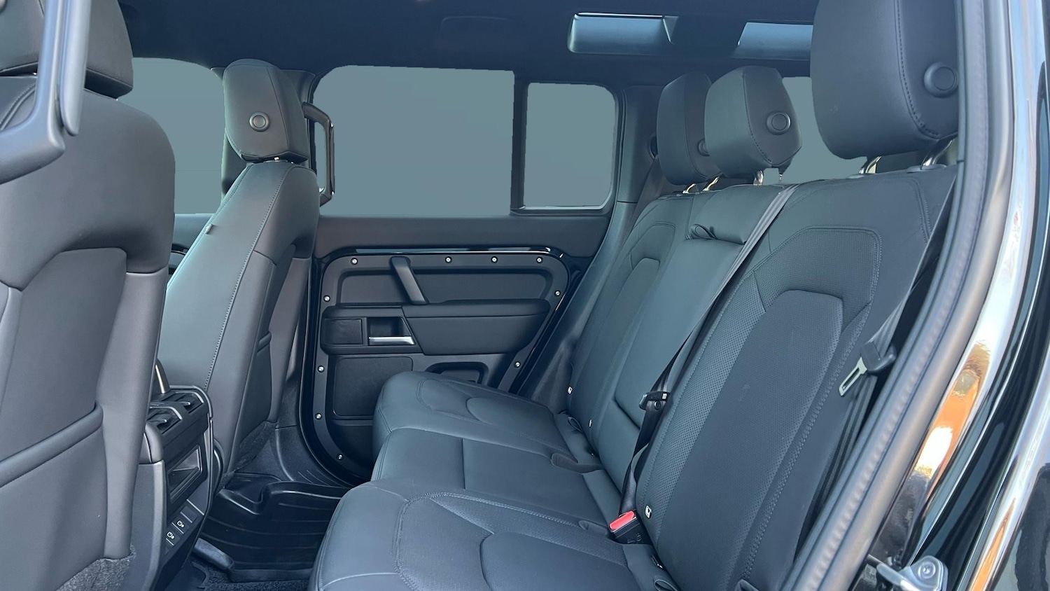 Used Land Rover Defender 2025 for sale - 76723030: Photo 4