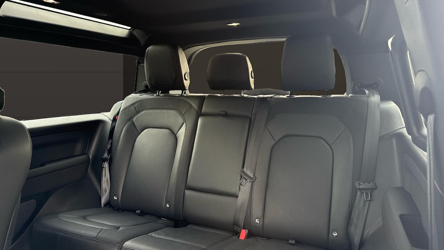 Used Land Rover Defender 2023 for sale - 78149795: Photo 4