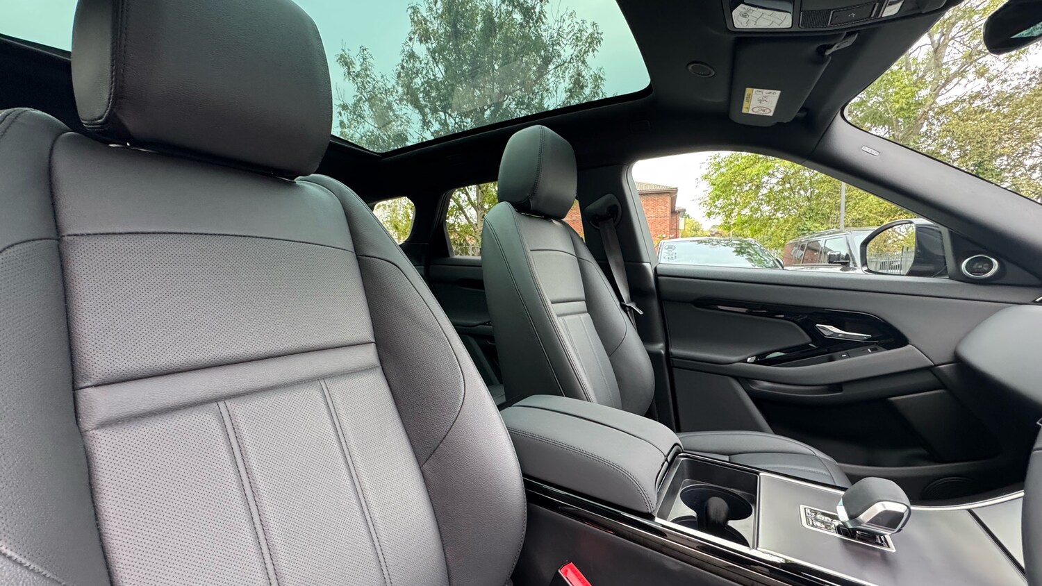 Used Land Rover Range Rover Evoque 2025 for sale - 76287120: Photo 37