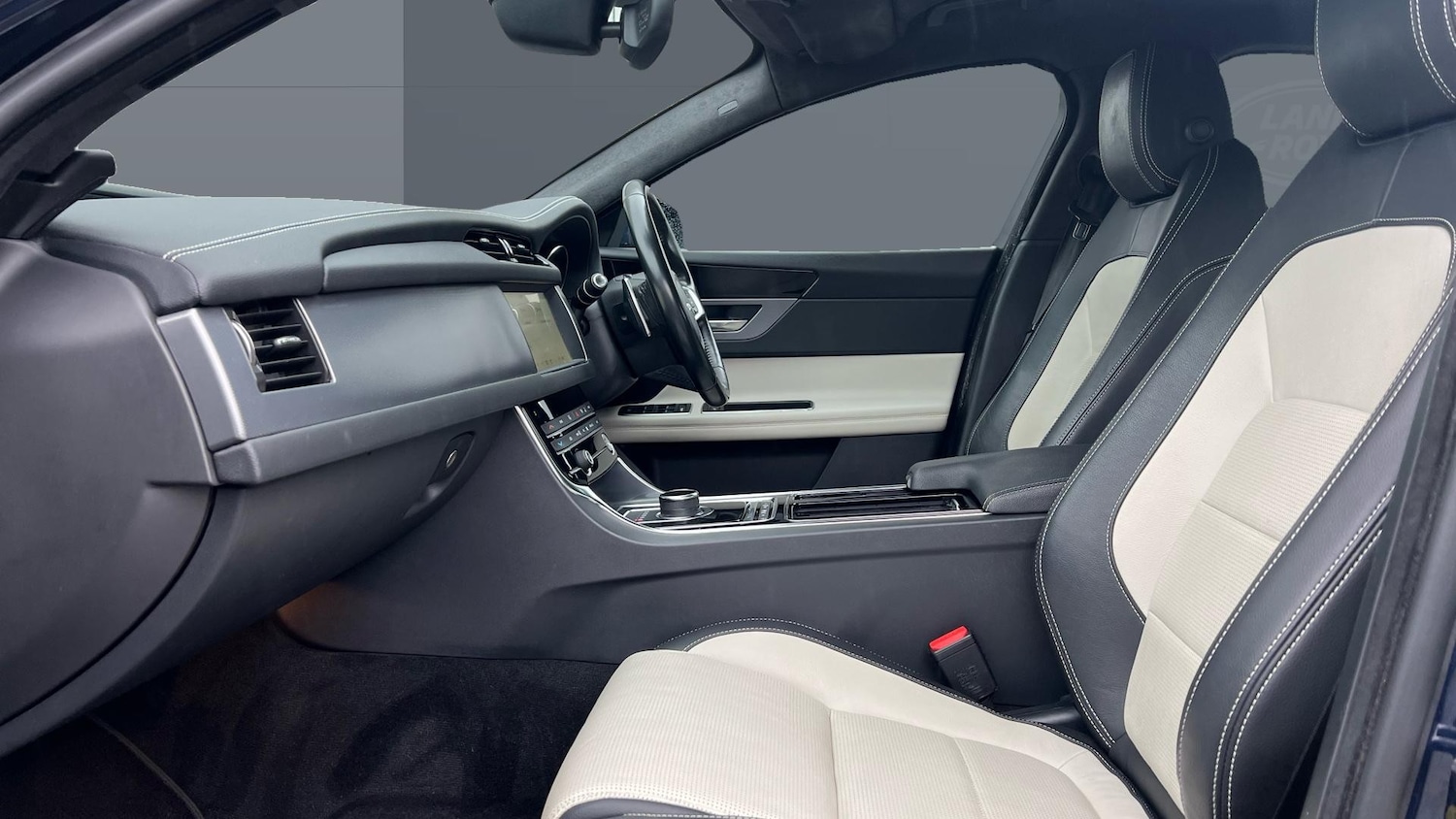 Used Jaguar XF 2020 for sale - 77728909: Photo 3