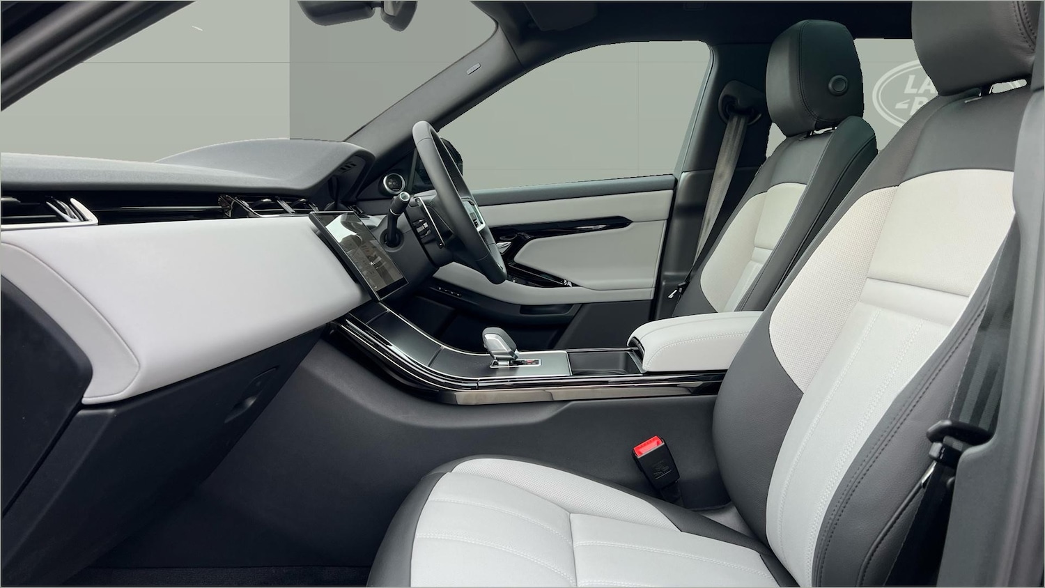 Used Land Rover Range Rover Evoque 2025 for sale - 77159089: Photo 3