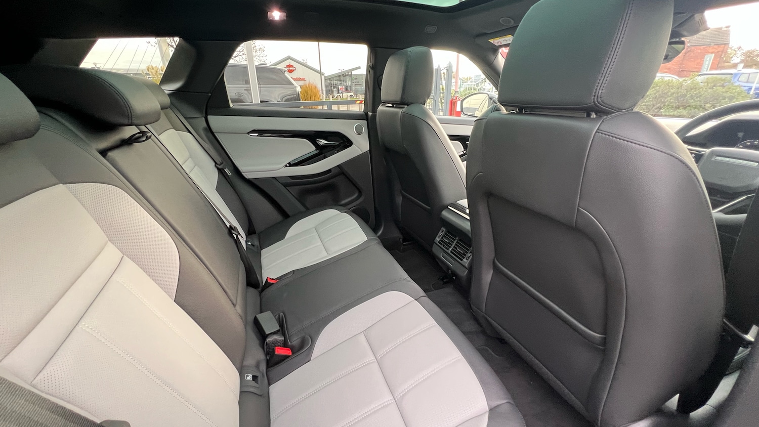 Used Land Rover Range Rover Evoque 2025 for sale - 77159089: Photo 32