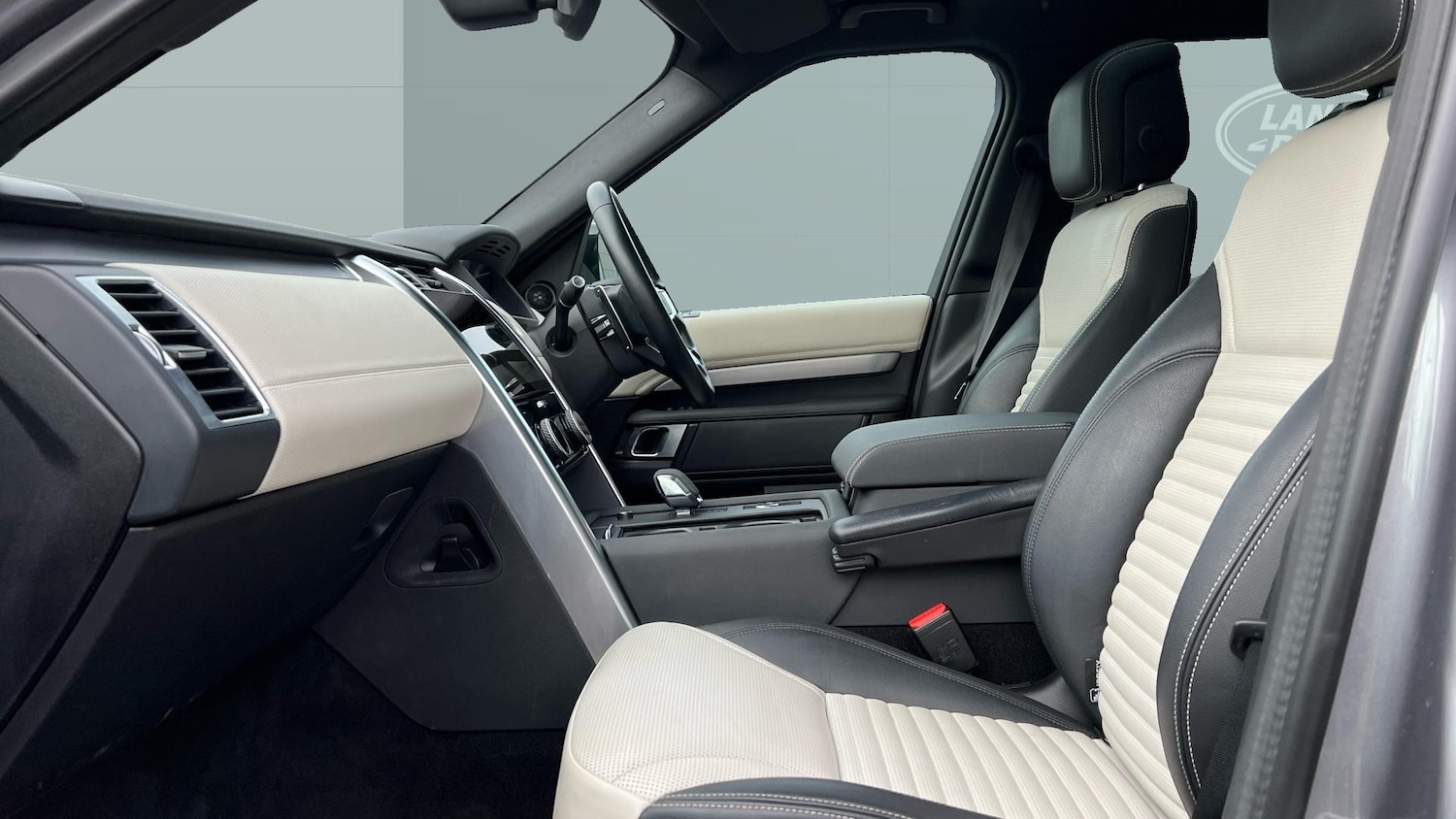 Used Land Rover Discovery 2022 for sale - 78010927: Photo 3