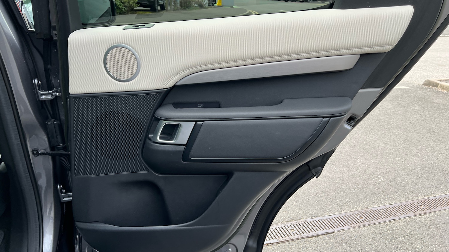 Used Land Rover Discovery 2022 for sale - 78010927: Photo 32