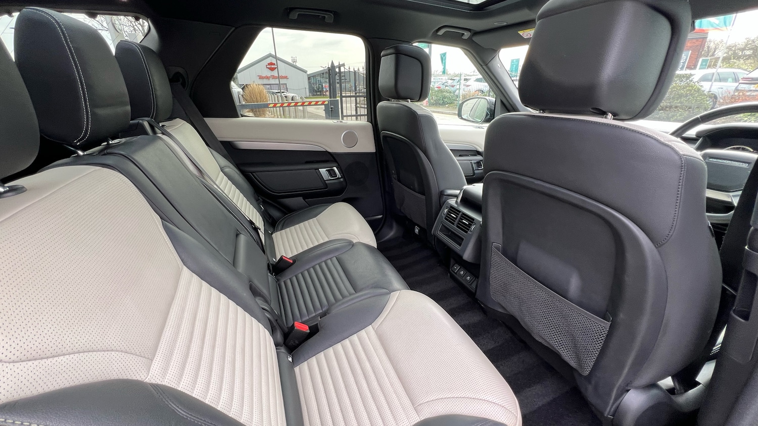 Used Land Rover Discovery 2022 for sale - 78010927: Photo 33