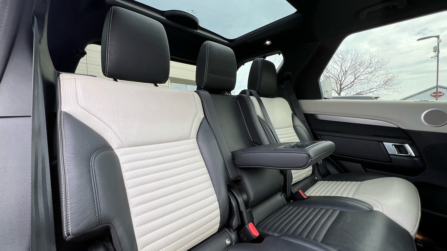 Used Land Rover Discovery 2022 for sale - 78010927: Photo 34