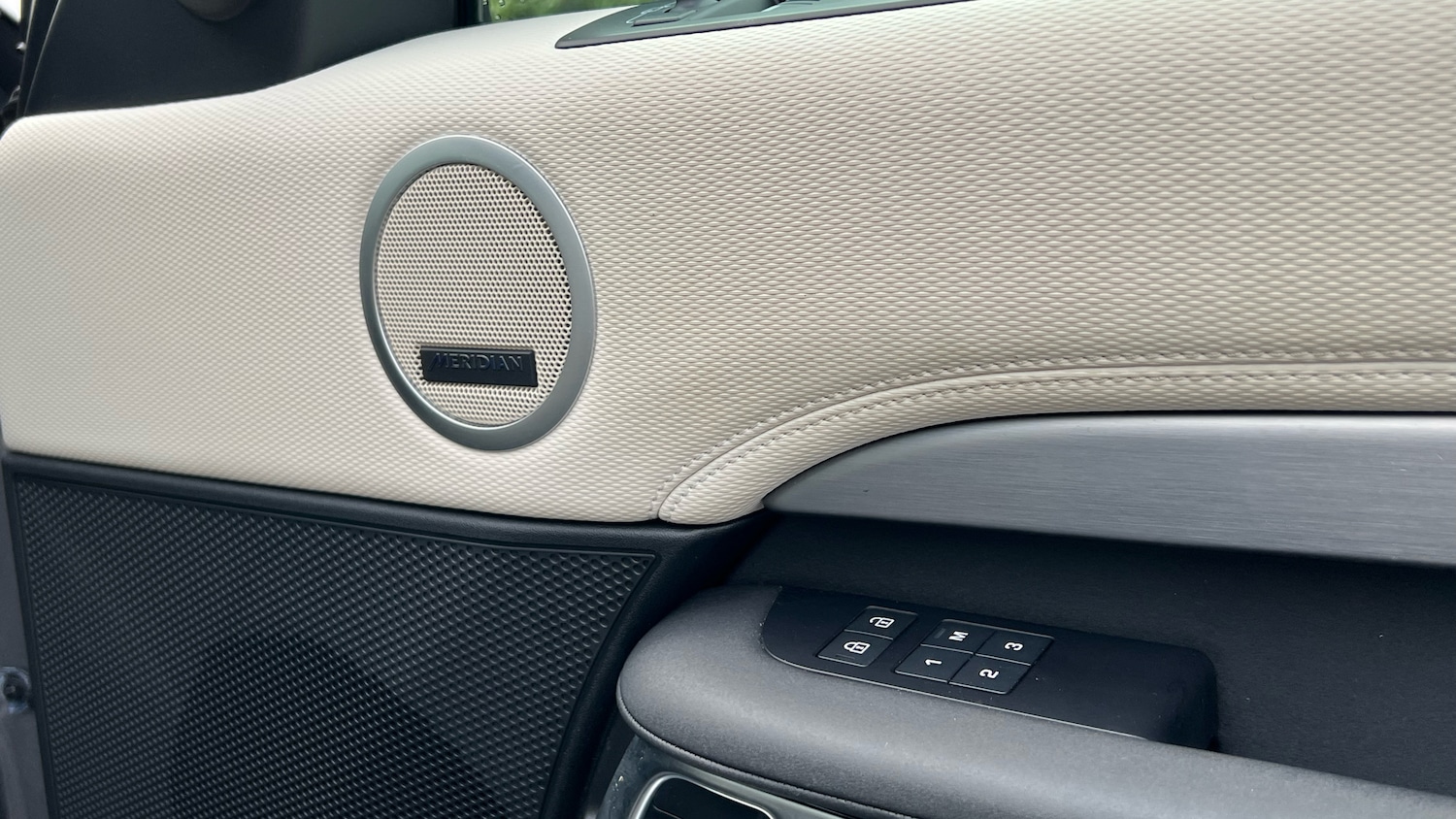 Used Land Rover Discovery 2022 for sale - 78010927: Photo 36