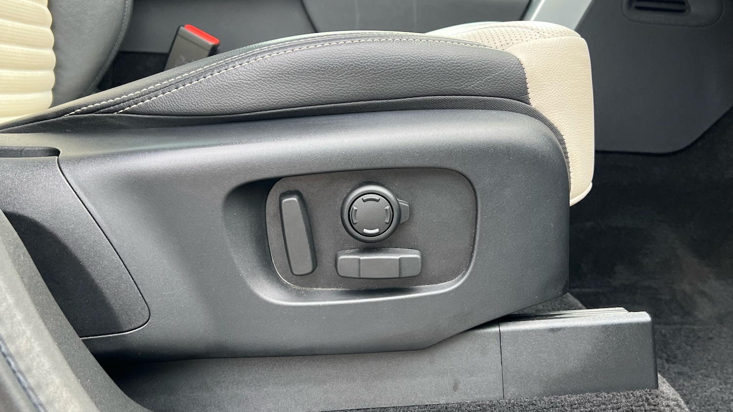 Used Land Rover Discovery 2022 for sale - 78010927: Photo 37