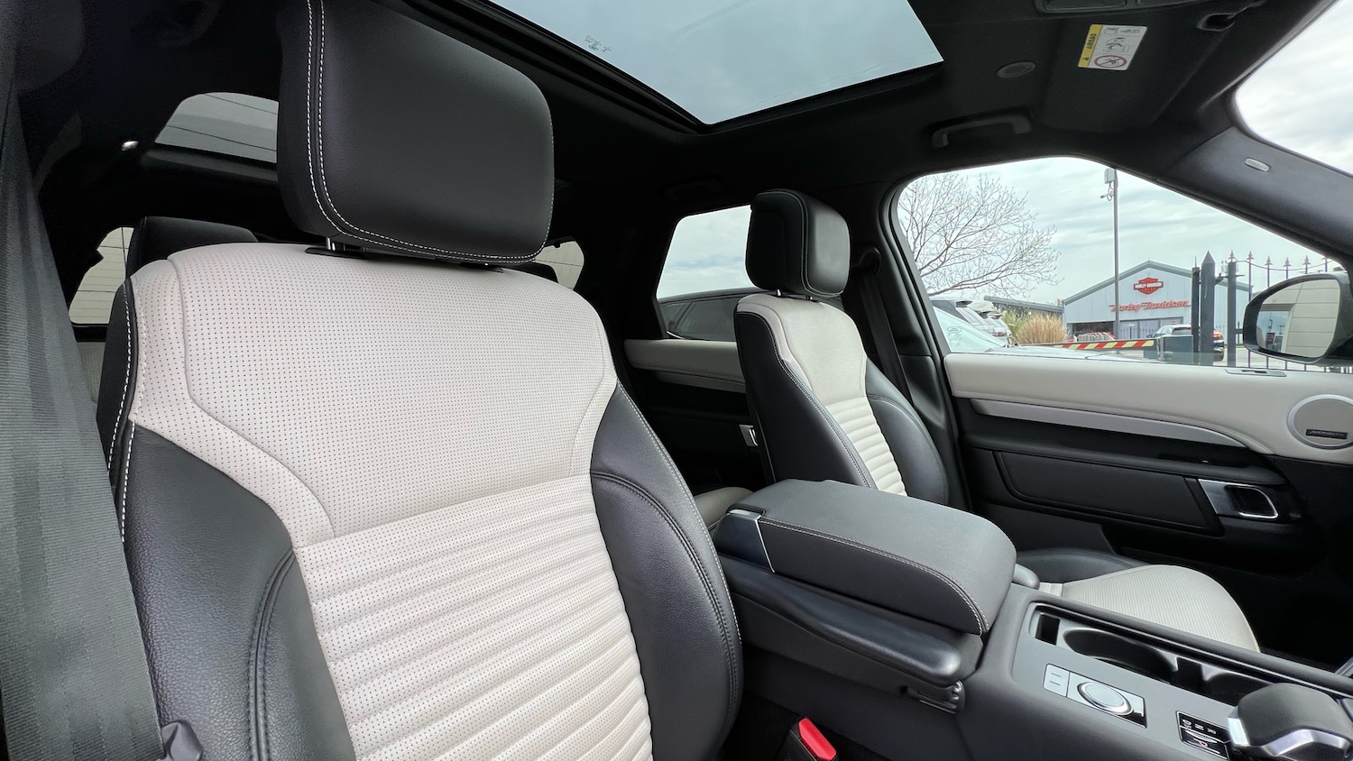 Used Land Rover Discovery 2022 for sale - 78010927: Photo 38