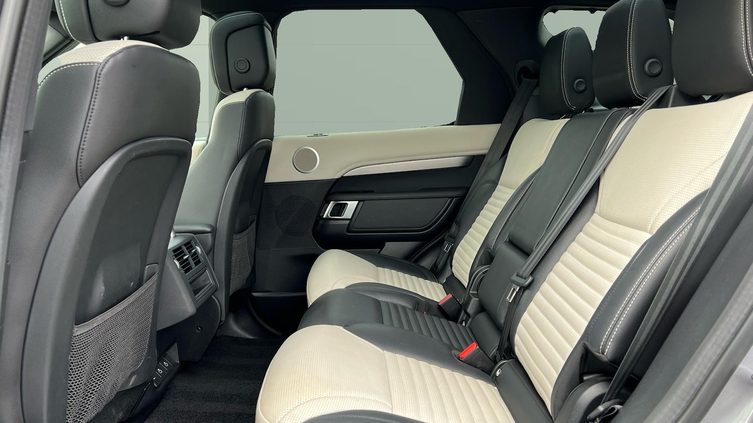 Used Land Rover Discovery 2022 for sale - 78010927: Photo 4