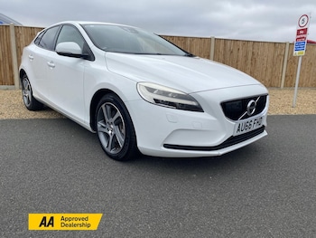 Used Volvo V40 2016 for sale - 79228665: Photo