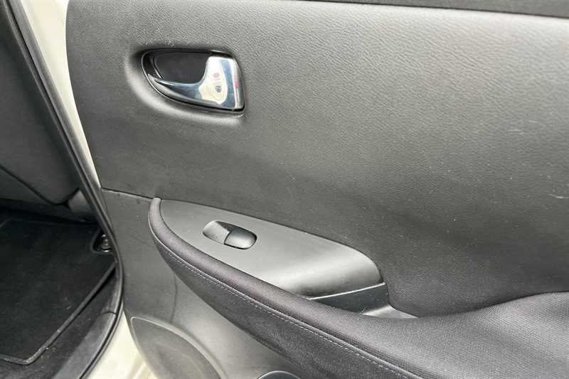 Used Nissan Leaf 2022 for sale - 76062420: Photo 35