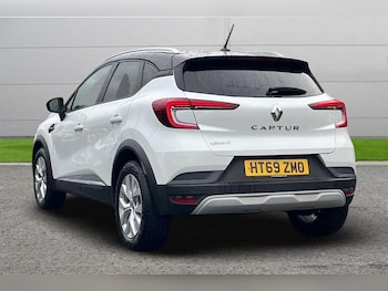 Used Renault Captur 2020 for sale - 76140714: Photo 2