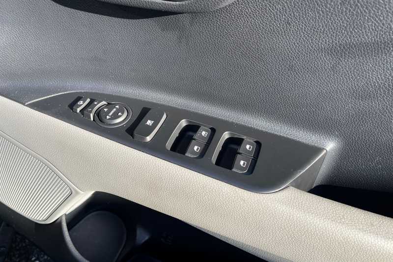 Used Kia Stonic 2023 for sale - 78059786: Photo 18