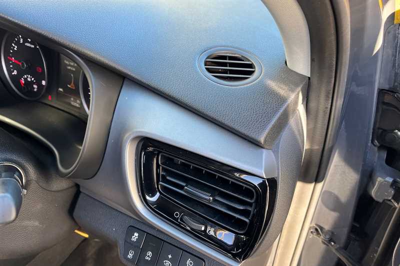 Used Kia Stonic 2023 for sale - 78059786: Photo 24