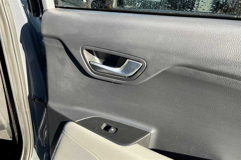 Used Kia Stonic 2023 for sale - 78059786: Photo 35