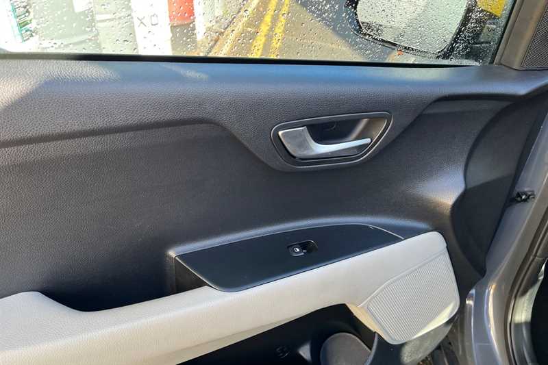 Used Kia Stonic 2023 for sale - 78059786: Photo 37