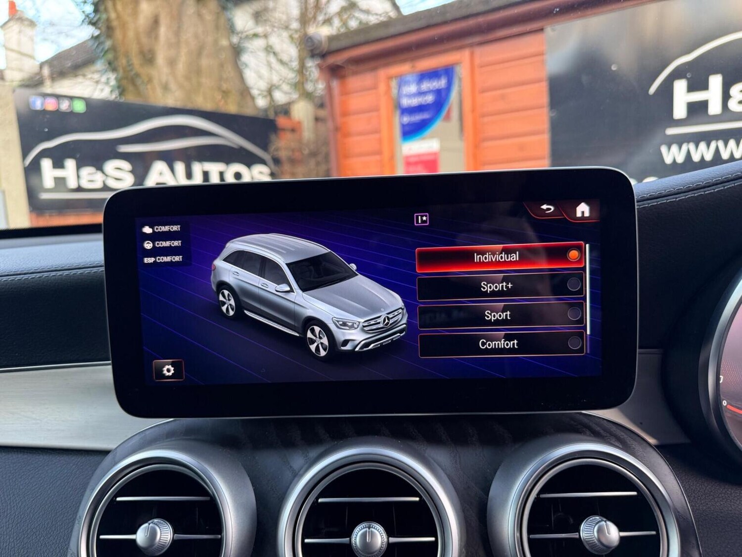 Used Mercedes-Benz GLC 2022 for sale - 77844939: Photo 32