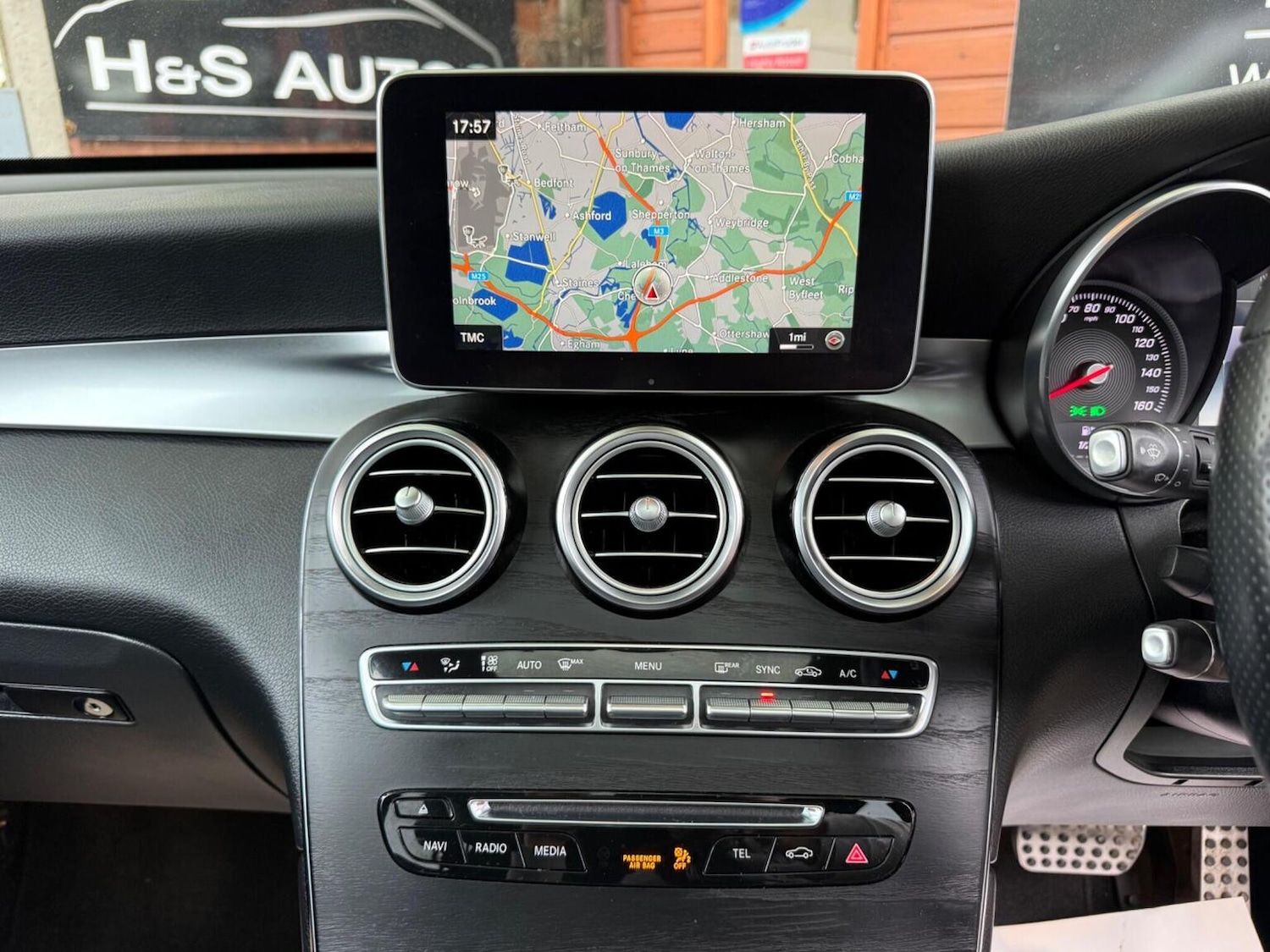 Used Mercedes-Benz GLC 2018 for sale - 78209969: Photo 32