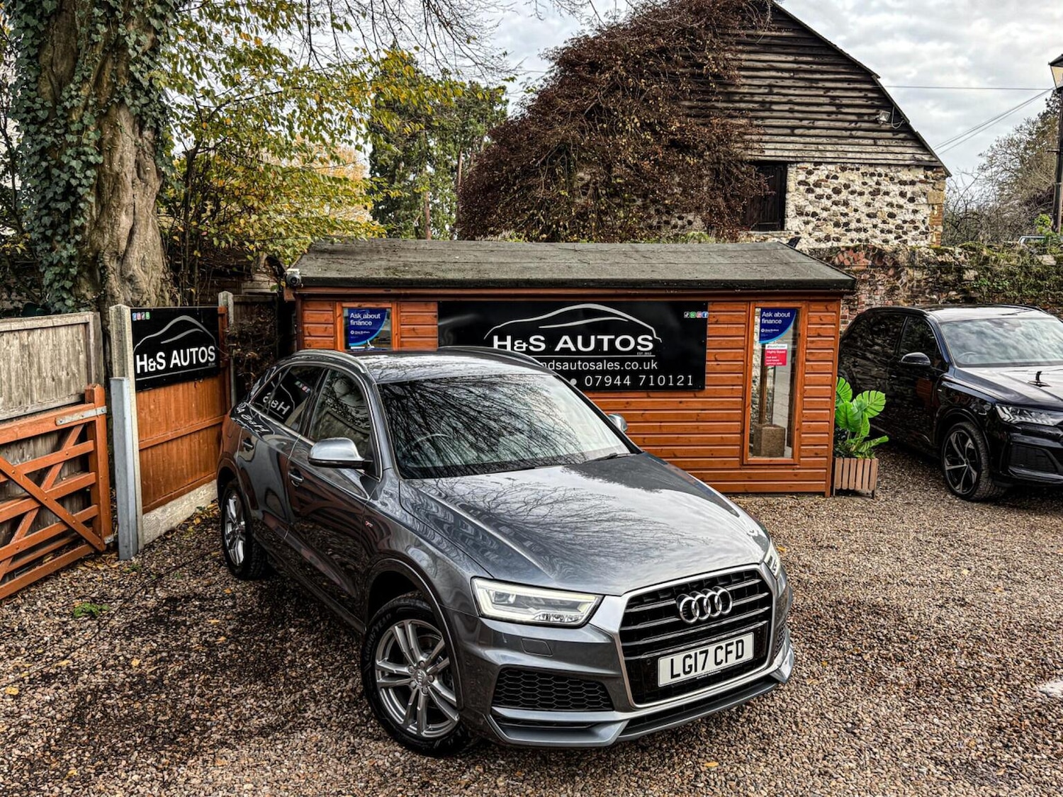 Used Audi Q3 2017 for sale - 76769777: Photo 2