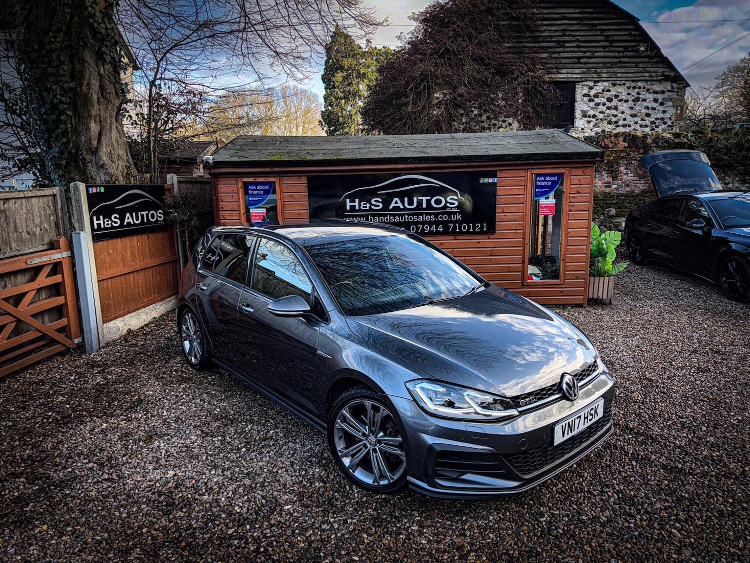 Used Volkswagen Golf 2017 for sale - 77251232: Photo 2