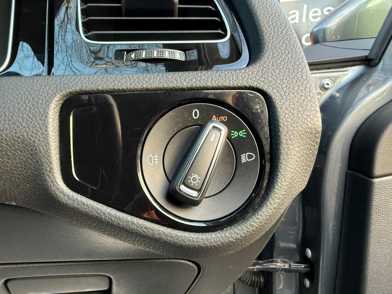 Used Volkswagen Golf 2017 for sale - 77251232: Photo 31