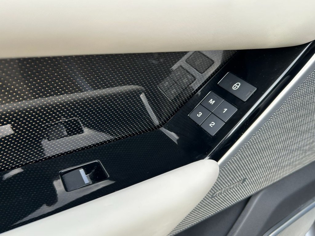 Used Land Rover Range Rover Velar 2017 for sale - 76617158: Photo 33