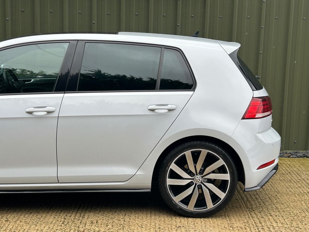 Used Volkswagen Golf 2017 for sale - 77275759: Photo 38