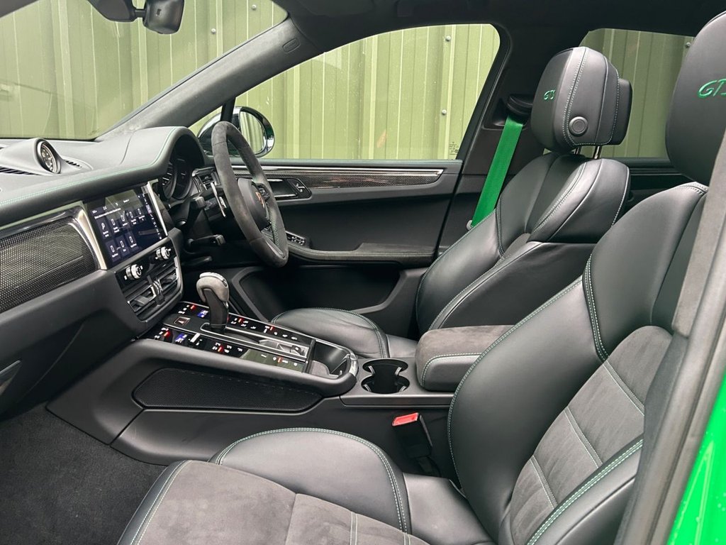Used Porsche Macan 2023 for sale - 77780230: Photo 2