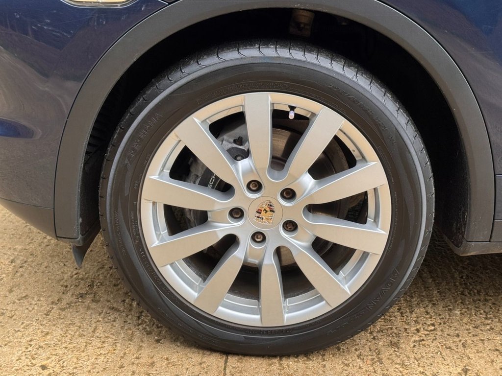 Used Porsche Cayenne 2011 for sale - 76631976: Photo 10