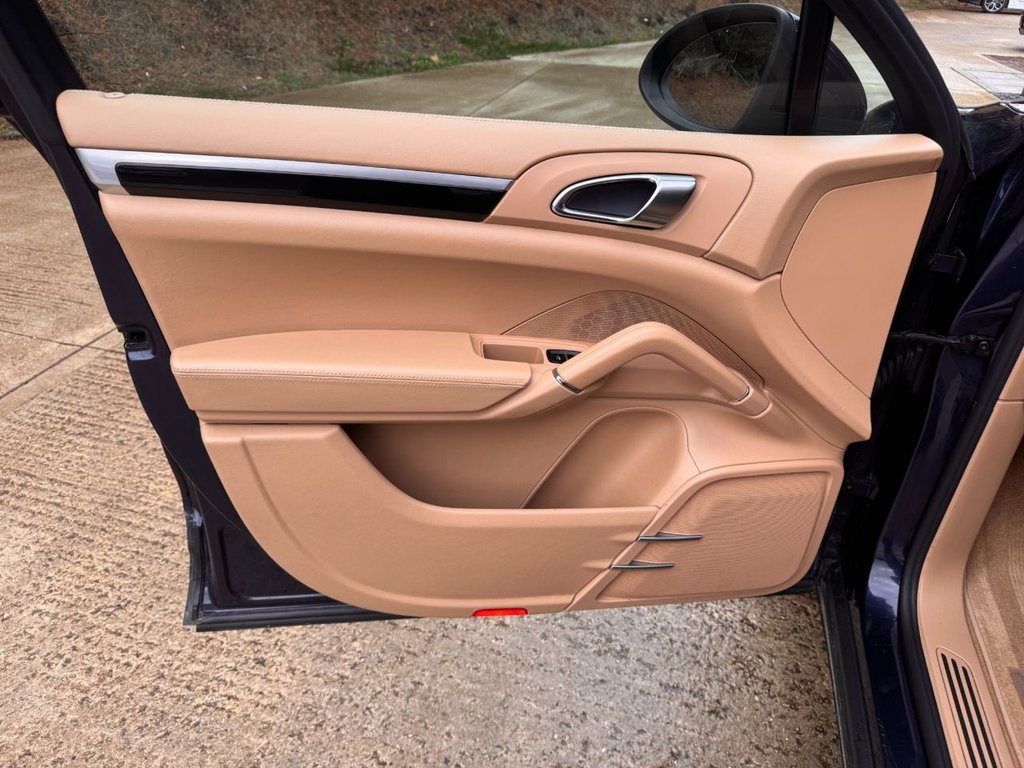 Used Porsche Cayenne 2011 for sale - 76631976: Photo 27