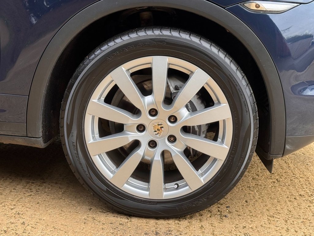 Used Porsche Cayenne 2011 for sale - 76631976: Photo 40