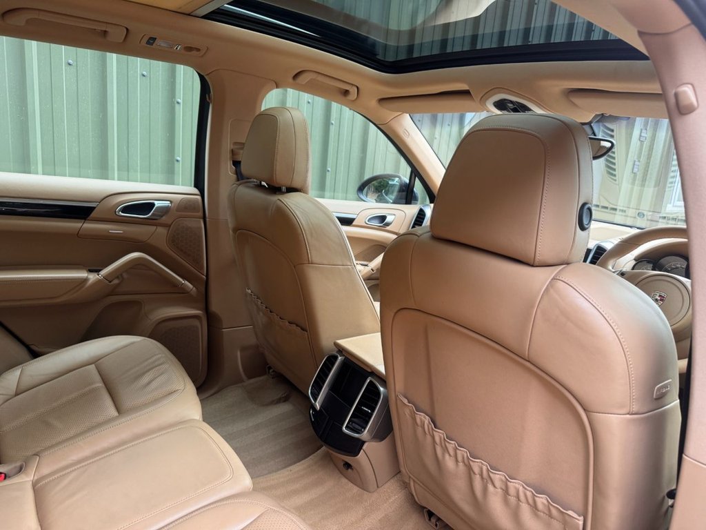 Used Porsche Cayenne 2011 for sale - 76631976: Photo 6