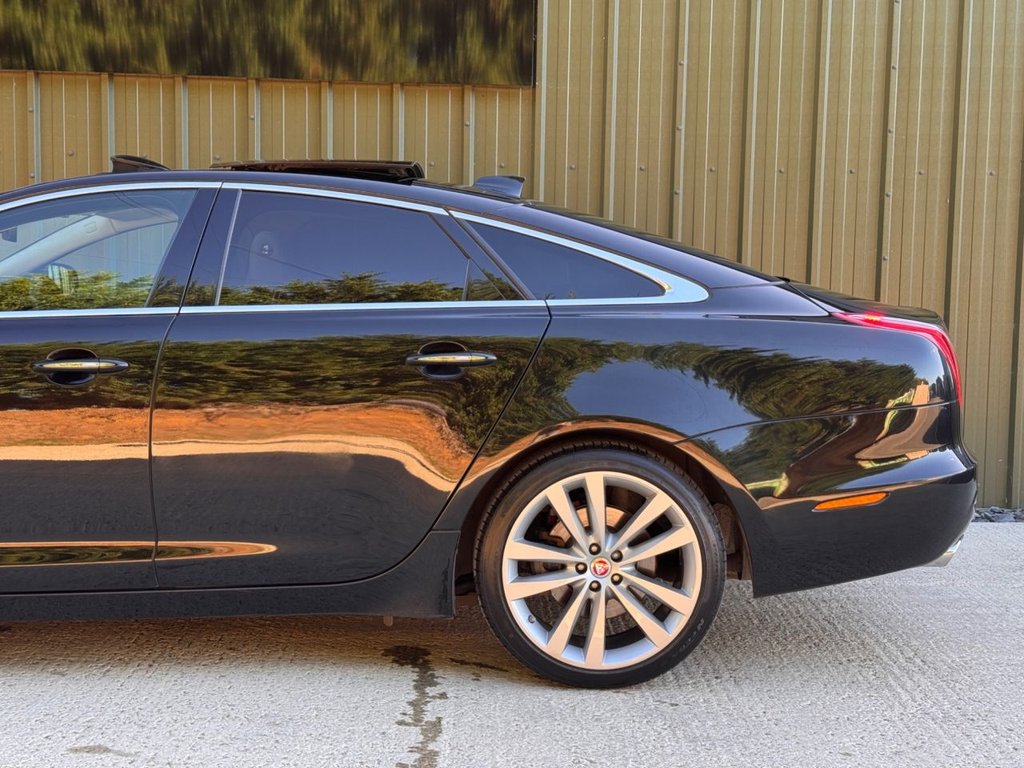 Used Jaguar XJ 2019 for sale - 76185322: Photo 17