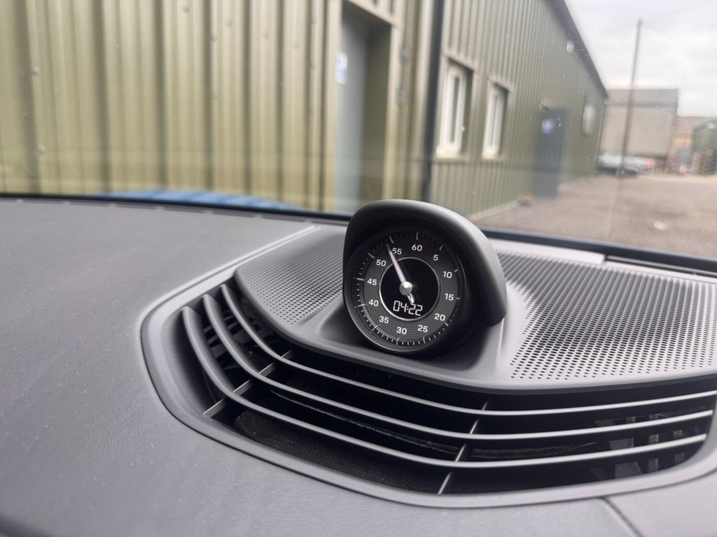 Used Porsche Taycan 2021 for sale - 76345301: Photo 10