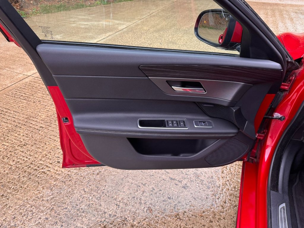 Used Jaguar XF 2016 for sale - 76569759: Photo 30