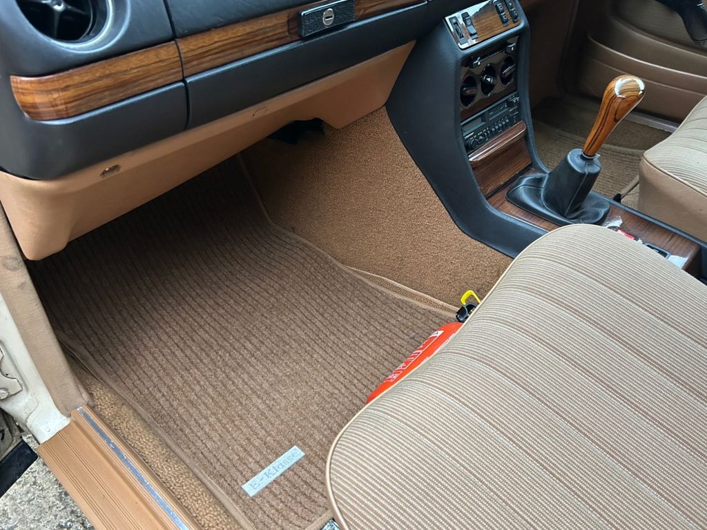 Used Mercedes-Benz 200 1983 for sale - 77026995: Photo 18