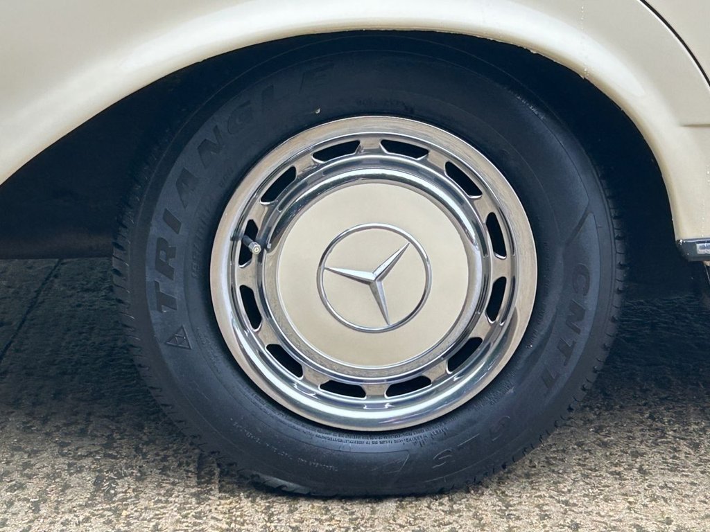 Used Mercedes-Benz 200 1983 for sale - 77026995: Photo 21