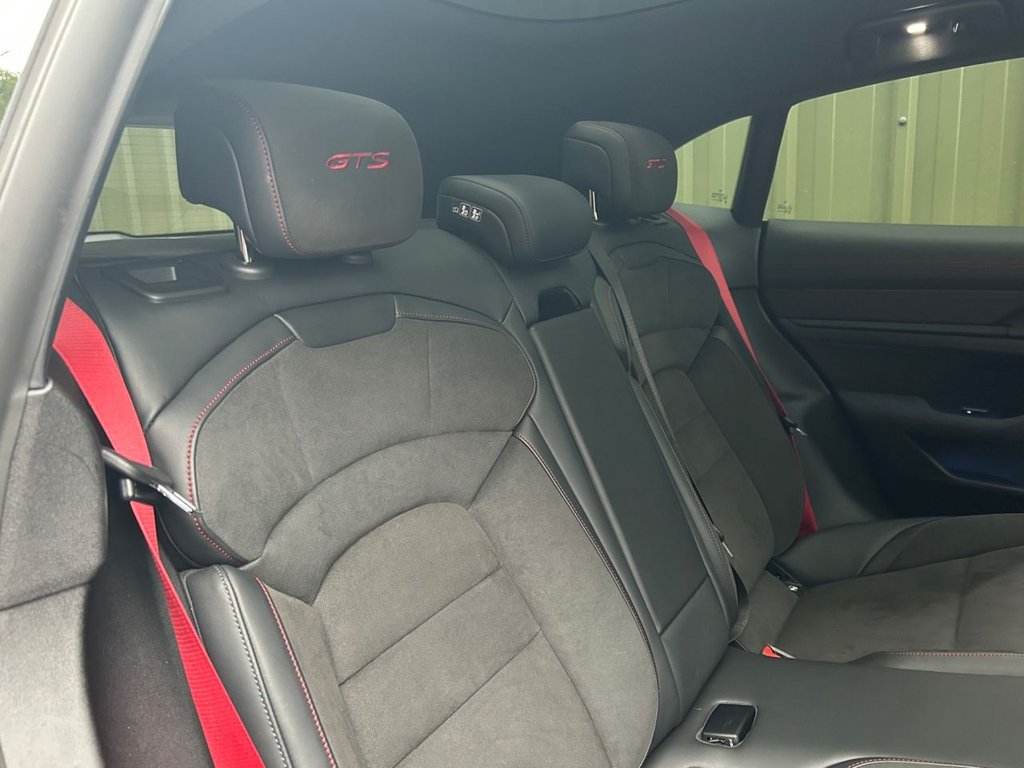 Used Porsche Taycan 2023 for sale - 77463942: Photo 4