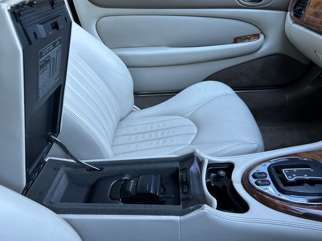 Used Jaguar XKR 2000 for sale - 76118611: Photo 20