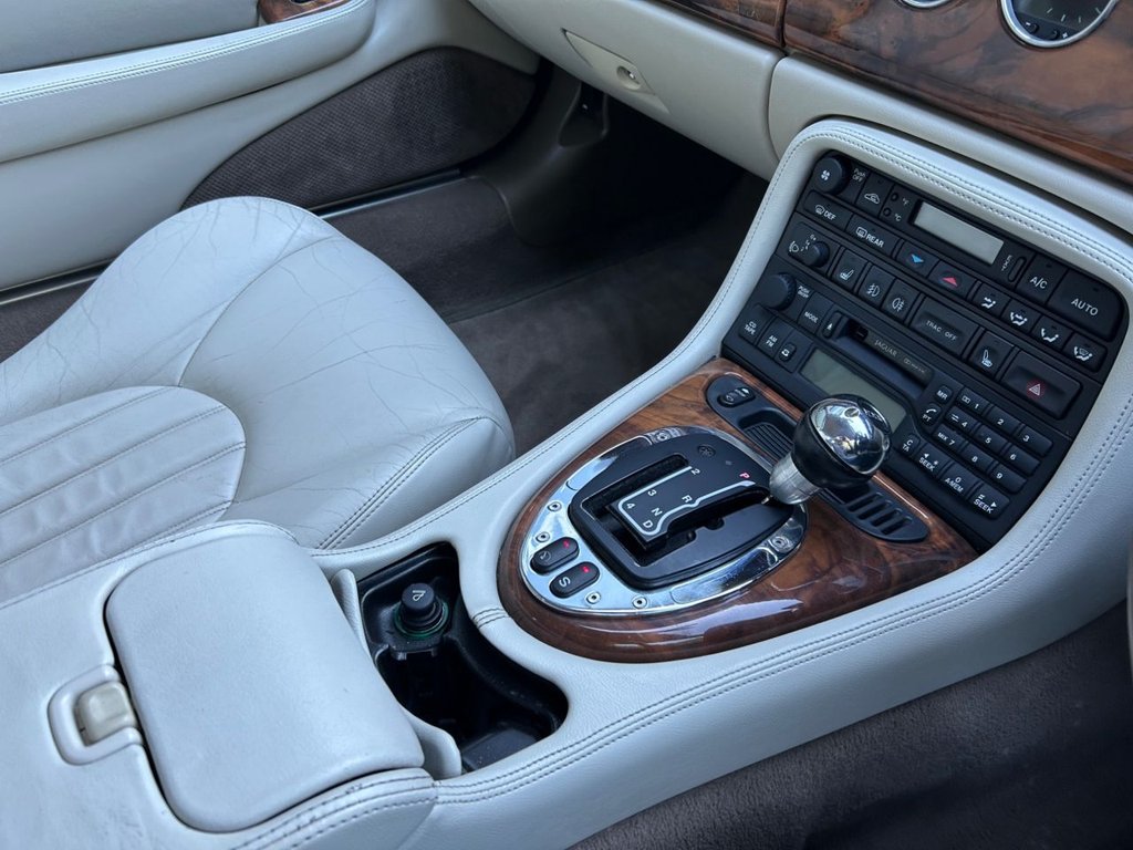 Used Jaguar XKR 2000 for sale - 76118611: Photo 29