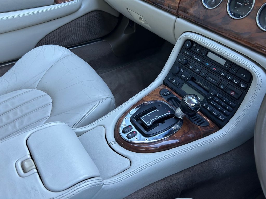 Used Jaguar XKR 2000 for sale - 76118611: Photo 30