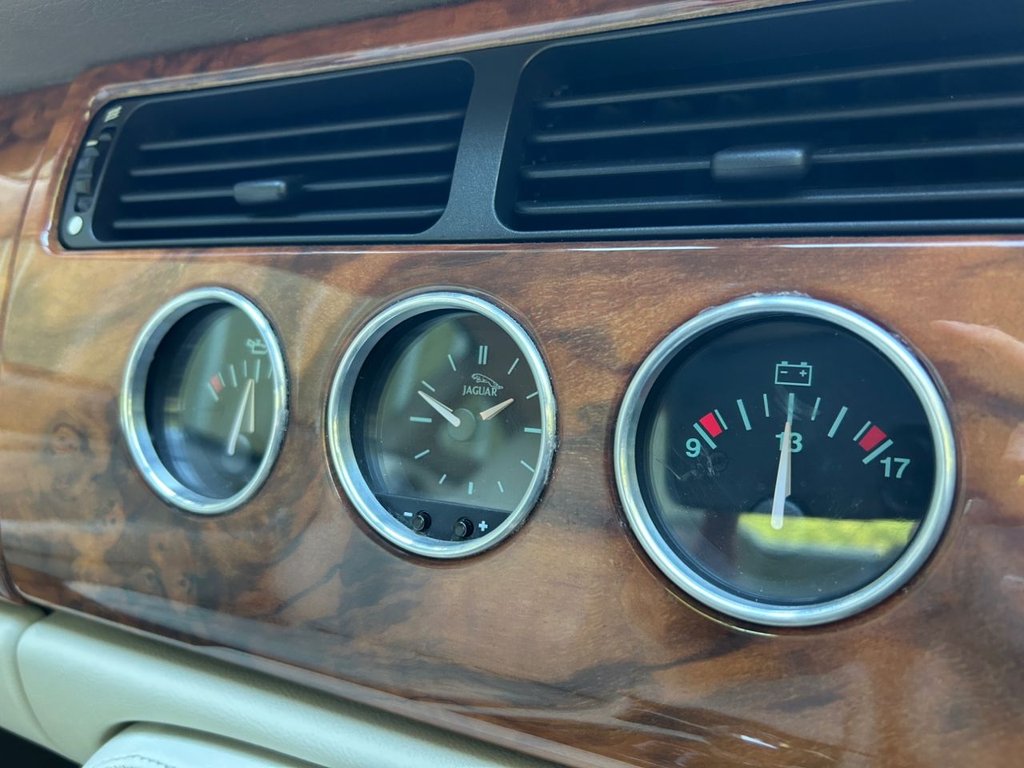 Used Jaguar XKR 2000 for sale - 76118611: Photo 32