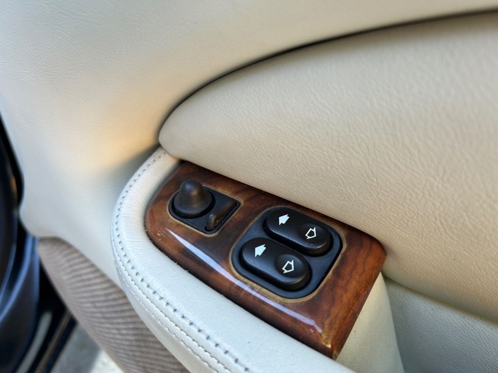 Used Jaguar XKR 2000 for sale - 76118611: Photo 38