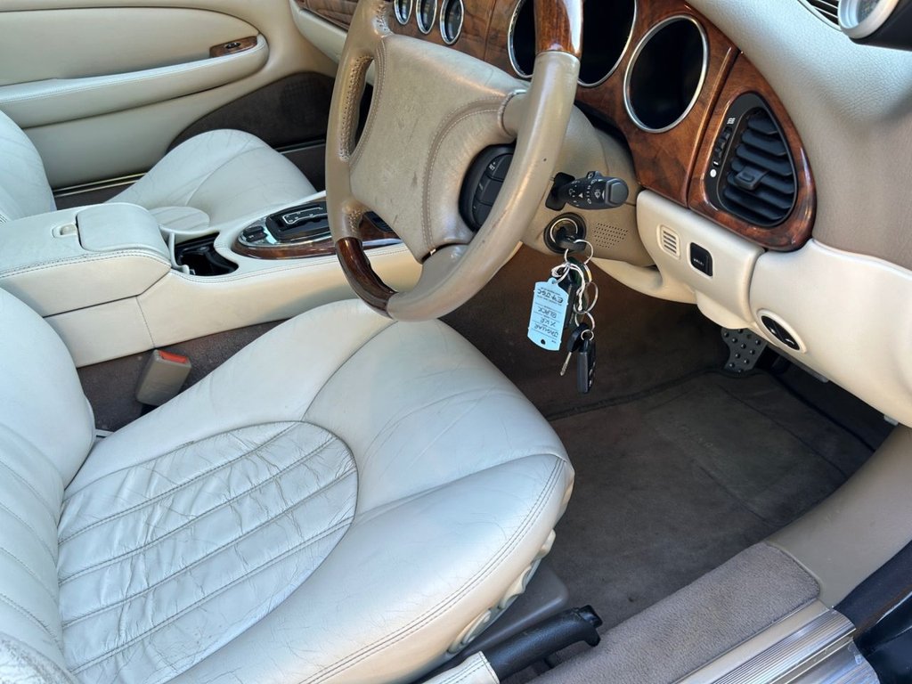 Used Jaguar XKR 2000 for sale - 76118611: Photo 42