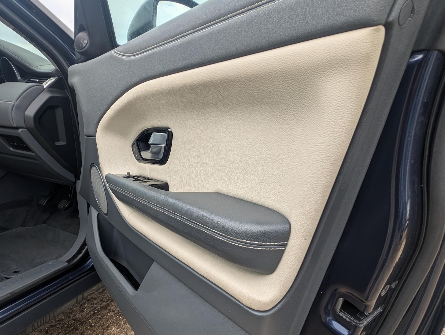 Used Land Rover Range Rover Evoque 2015 for sale - 76518572: Photo 11