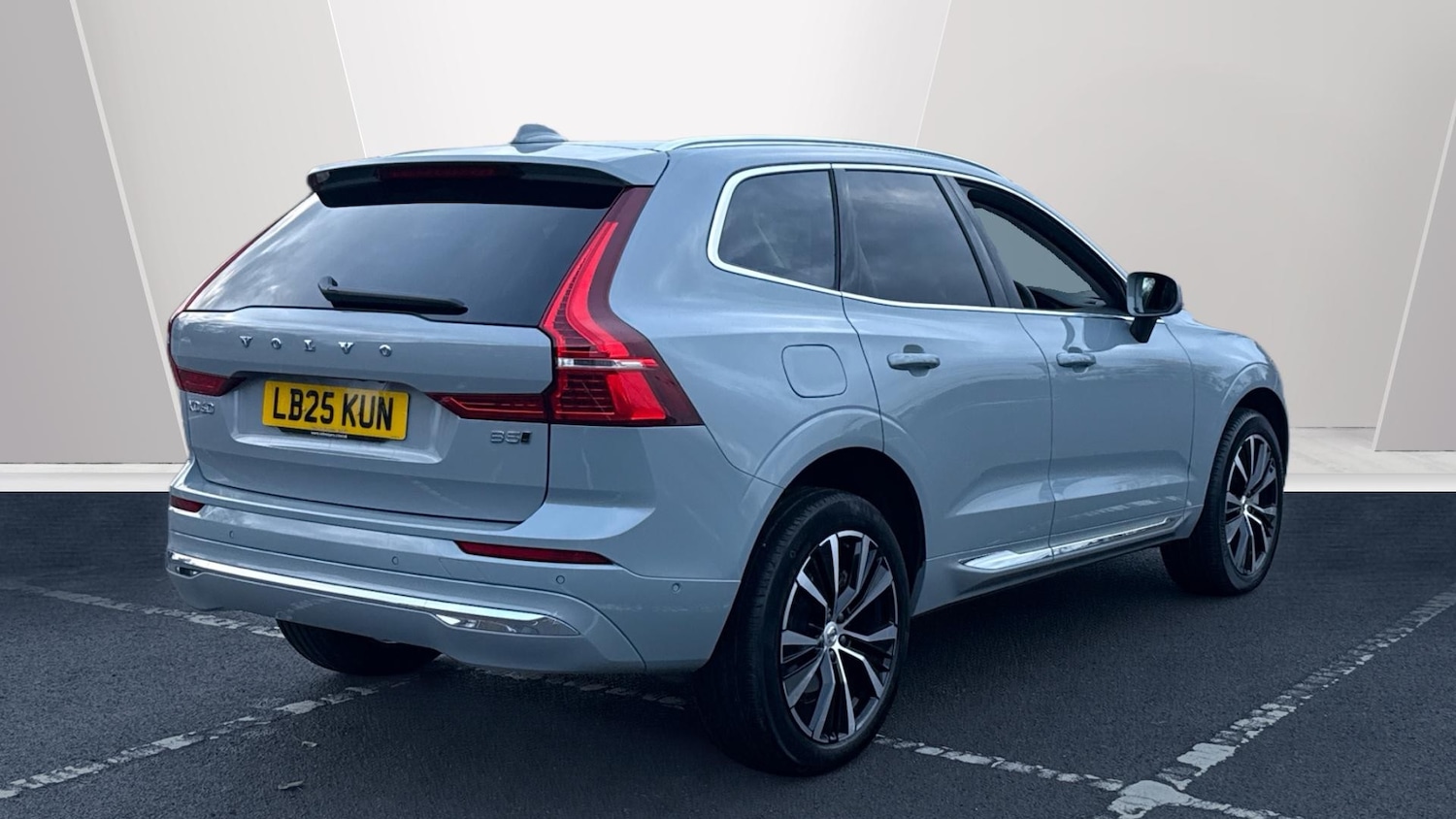 Used Volvo XC60 2025 for sale - 76896786: Photo 2
