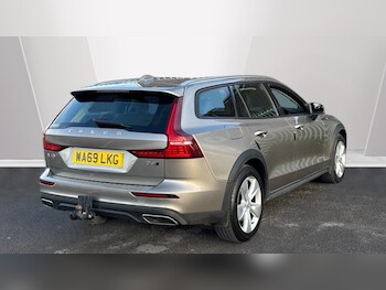 Used Volvo V60 2019 for sale - 77404466: Photo